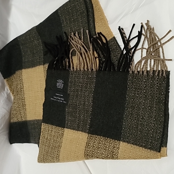 Tan and grey the men's store Bloomingdales scarf with fringe - Picture 3 of 3